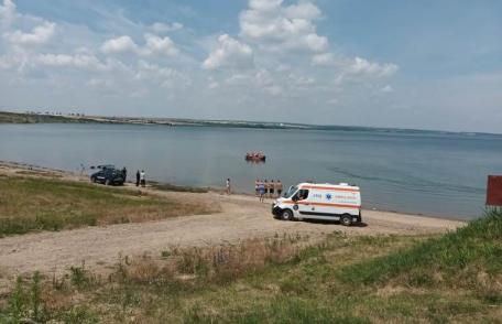 Bărbat de 40 ani, dispărut în Lacul de acumulare Stânca-Costeşti. Pompierii îl caută cu bărcile - FOTO