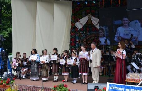 Festivalul Internaţional „Mugurelul” 2023: Vezi laureații din prima zi de concurs! - FOTO