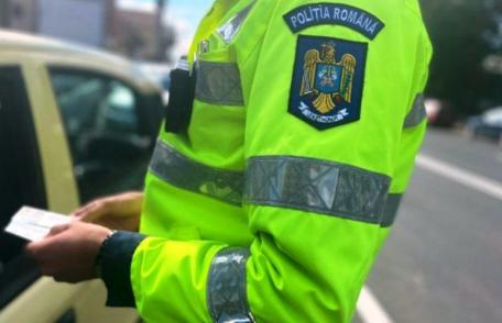 L-a dat de gol comportamentul suspect. Depistat la volan, fără a deține permis de conducere