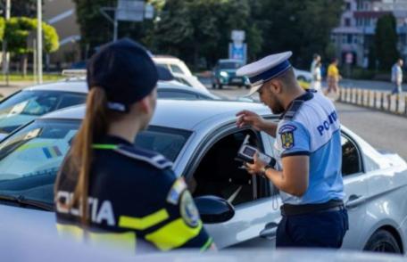 Aproximativ 60 de permise de conducere reținute de polițiști în weekend