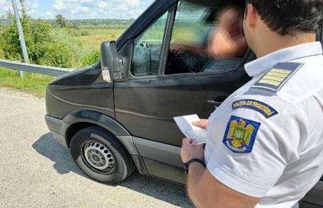 Conducea un ansamblu rutier, deși nu deținea permis de conducere valabil pentru aceasta