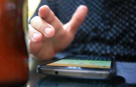 Reținut după ce a profitat de neatenția victimei căreia i-a sustras telefonul