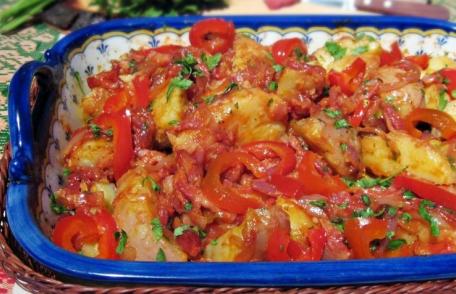 Tocăniță de pui cu ardei și bacon