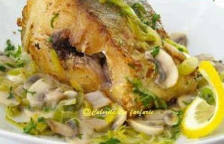 Pește prăjit cu sos de ciuperci