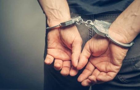 Bărbatul care a furat poșeta unei femei din Dorohoi a fost arestat pentru 30 de zile