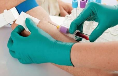 Șofer cercetat după ce a refuzat prelevarea de mostre biologice de sânge. Acesta emana halenă alcoolică
