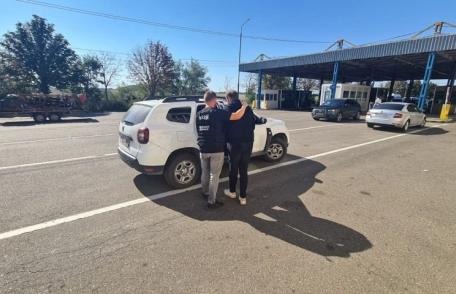 A încercat să tranziteze frontiera cu un permis de conducere nerecunoscut de lege