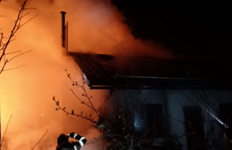 Incendiu, azi noapte, la o anexă gospodărească din Dumbrăvița