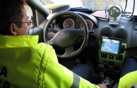 Un şofer inconștient a dat radarul peste cap la Vârfu Câmpului. Vitezomanul s-a ales cu o amendă usturătoare