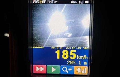 Un tânăr de 20 de ani conducea cu 185 km/h pe o stradă din Botoșani. Vezi ce a pățit!