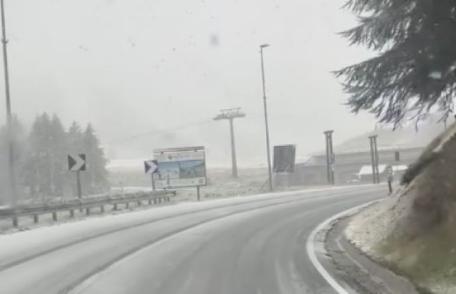 Ninsoare ca în plină iarnă într-un oraș din Europa după câteva zile cu temperaturi de peste 30 de grade