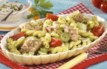 Salată de ton cu fusilli