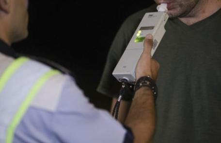 Tânăr de 34 de ani prins de polițiști beat la volan în toiul nopții
