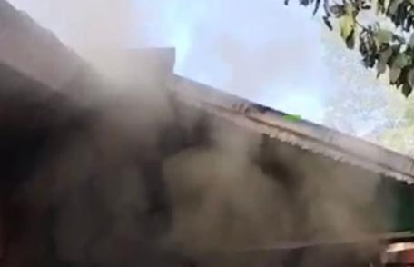 Incendiu provocat de o lumânare aprinsă, lăsată nesupravegheată