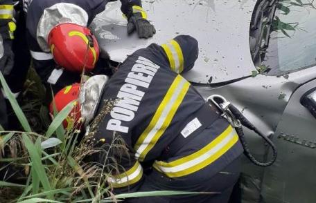 Accident pe drumul județean Botoșani - Dângeni. O persoană a fost rănită după impactul dintre două mașini