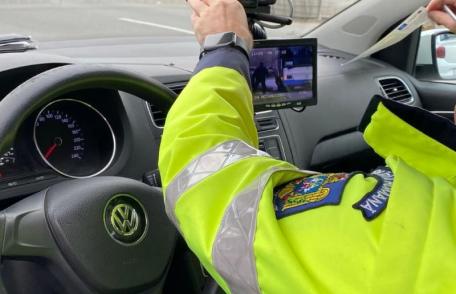 Tânăr fără permis prins de polițiști circulând cu viteză excesivă