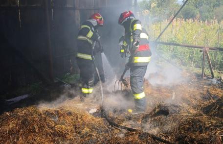 Atenție la depozitarea cenușei și jarului! Depozit de furaje cuprins de flăcări