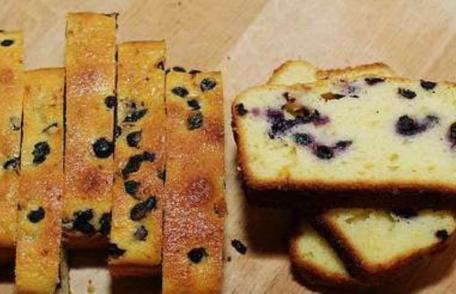 Prăjitură cu afine