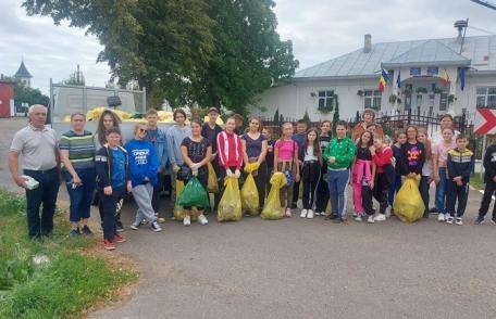 Școala Gimnazială „Dimitrie Pompeiu” Broscăuți: Împreună facem curățenie! - FOTO