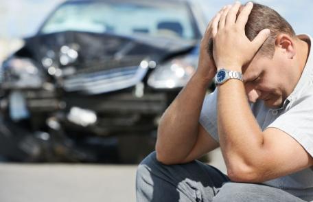 Dosar penal și amendă pentru un șofer care și-a reparat singur mașina, în urma unui accident soldat cu pagube materiale 