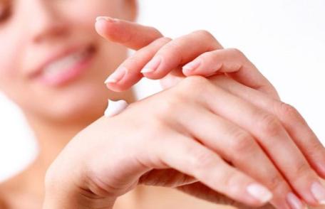 Spune adio mâinilor uscate și crăpate