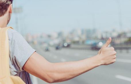 Șofer AMENDAT după ce a fost prins în mașină cu trei persoane luate la „IA-MĂ, NENE”