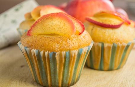 Brioșe cu mere și scorțișoară