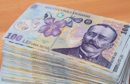 În viitor vom folosi tot mai puțini bani lichizi. Vezi care va fi valoarea maximă pe care o vom putea plăti cash la magazin