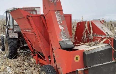 Și-a prins mâna într-un utilaj agricol! Un bărbat a ajuns la spital în stare gravă