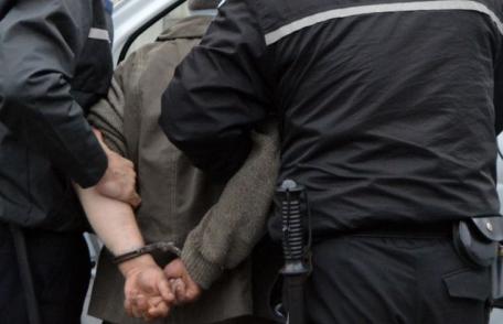 Tânăr trimis în judecată pentru mai multe furturi din mașini