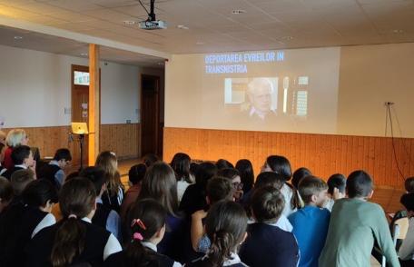 Victimele Holocaustului comemorate la Școala Cornerstone din Dorohoi - FOTO