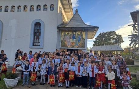 Zeci de tineri au participat la concursul interjudețean de bătut toaca de la Smârdan - FOTO