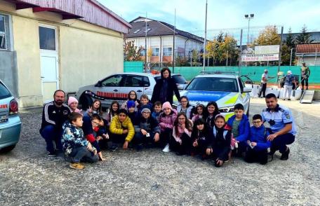 Acțiune de informare derulată de polițiștii rutieri în cadrul săptămânii „Școala Altfel”
