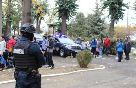 Sute de copii au vizitat sediul Inspectoratului de Jandarmi Județean Botoșani - FOTO