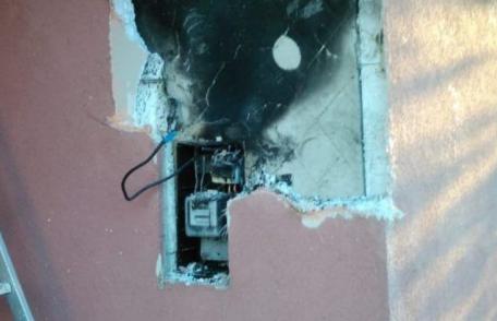 Incendiul izbucnit la un tablou electric putea lăsa o femeie din Frumușica fără acoperiș deasupra capului