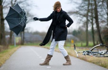 Un ciclon puternic loveşte România! S-a dat alerta meteo la ANM