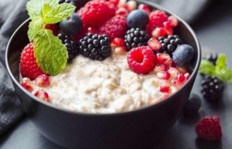 Budincă din fulgi ovăz cu fructe 