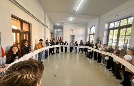 „Prețuim pacea!”, activitate organizată de CN „Grigore Ghica” în colaborare cu Școala „Spiru Haret” Dorohoi - FOTO