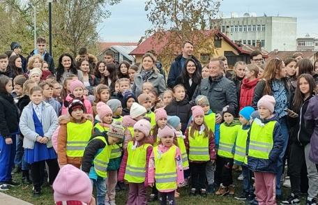 „Rugăciune pentru PACE” activitate desfășurată de elevii și preșcolarii mai multor unități școlare din Dorohoi - FOTO