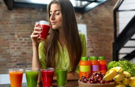 Patru băuturi care îți detoxifică ficatul și te ajută să slăbești peste noapte