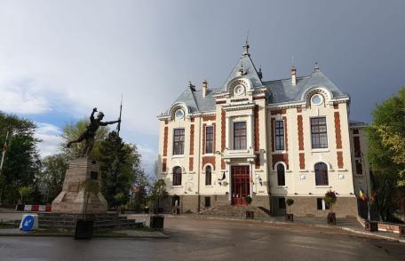 Primăria Dorohoi anunță că cetățenii pot trimite propuneri sau sugestii privind stabilirea taxelor locale pe anul următor