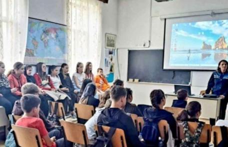 Implicare a polițiștilor botoșăneni în activități preventiv-educative în colaborare cu școlile din județ