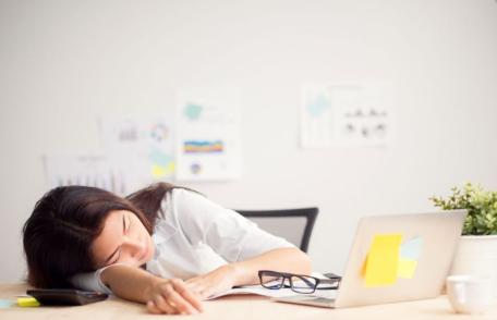 Nu dormi destul? Vezi ce se întâmplă cu organismul tău!