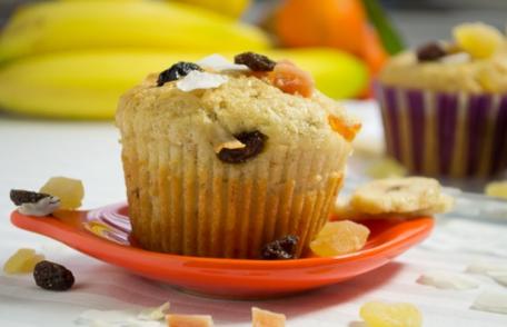 Brioșe de post cu banane și fructe exotice