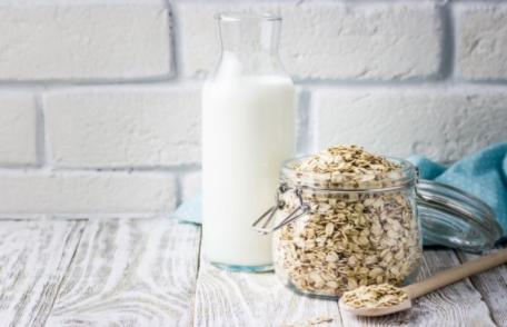 Laptele de ovăz: beneficii pentru sănătate, pe care nu le știai