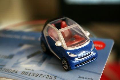 Taxa auto ar putea fi amânată cu un an