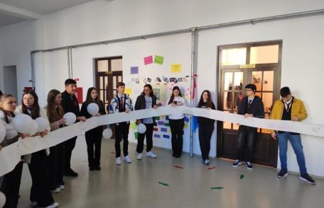 Pacea lumii, pacea inimilor – Activități SEG la Colegiul Național „Grigore Ghica” din Dorohoi - FOTO