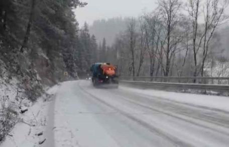Se circulă în condiții de iarnă în zona montană a județului Suceava