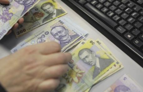 Salariile bugetarilor, cu excepția demnitarilor, ar putea crește cu cinci procente în anul următor