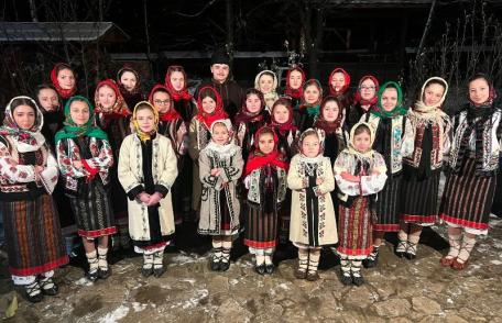 „Am pornit cu colindatul” - Colind lansat de un grup de elevi coordonat de Lorena Dupu